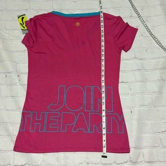 ZUMBA FITNESS women’s Shapely V-Neck Tee in White “Join The Party” Large NWT - Picture 6 of 9